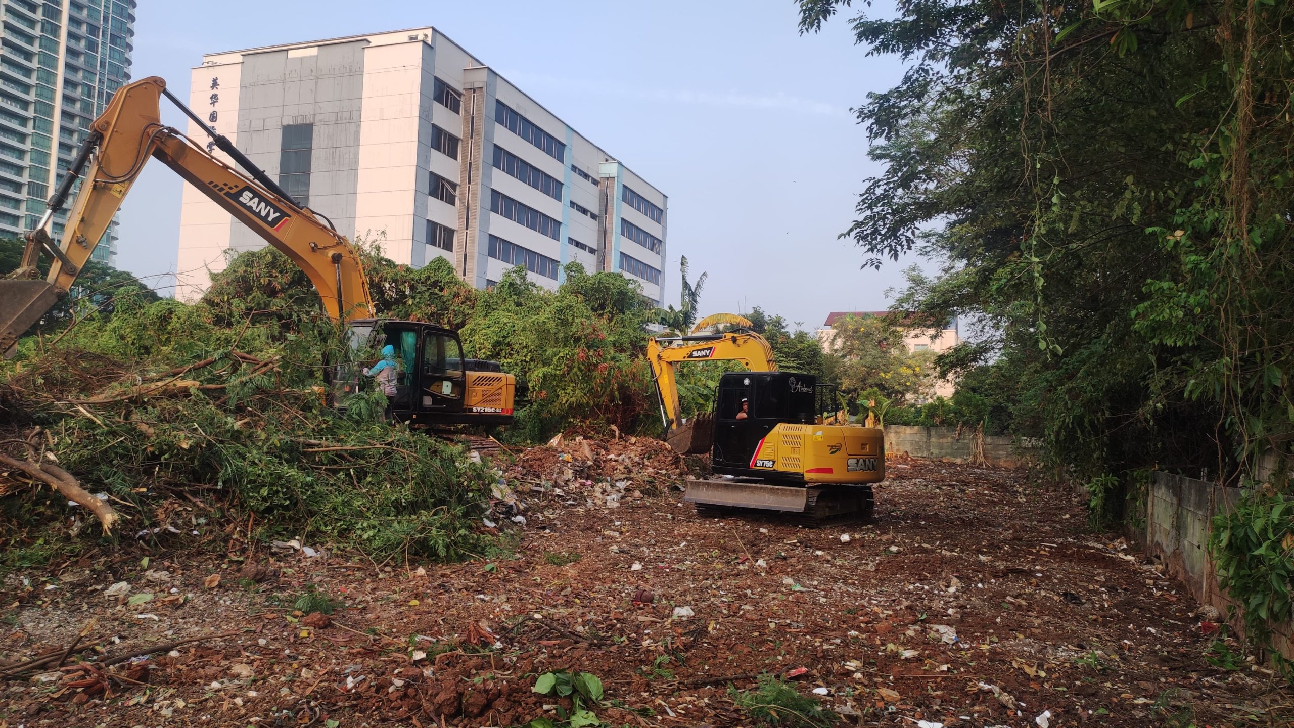 Proyek Pembersihan Lahan PIK 2 oleh OKBongkar CV Mekar Abadi